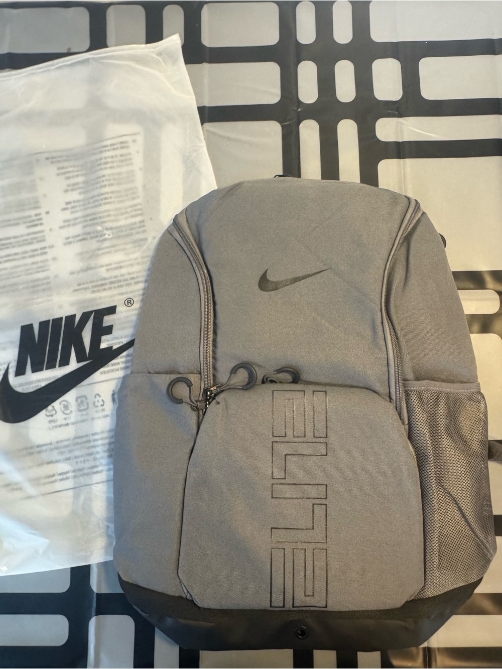(BRAND NEW) Nike Varsity Elite
Backpack
- Gray